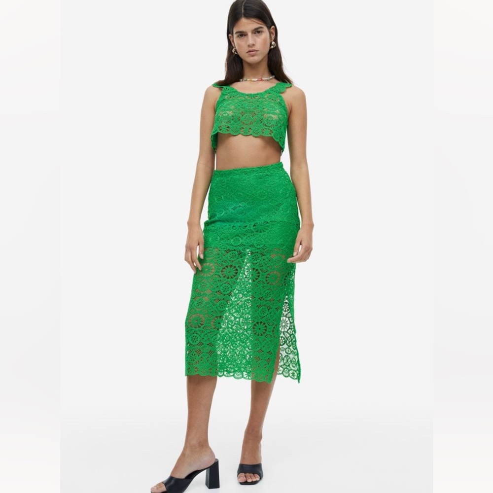 H&M LACE SKIRT